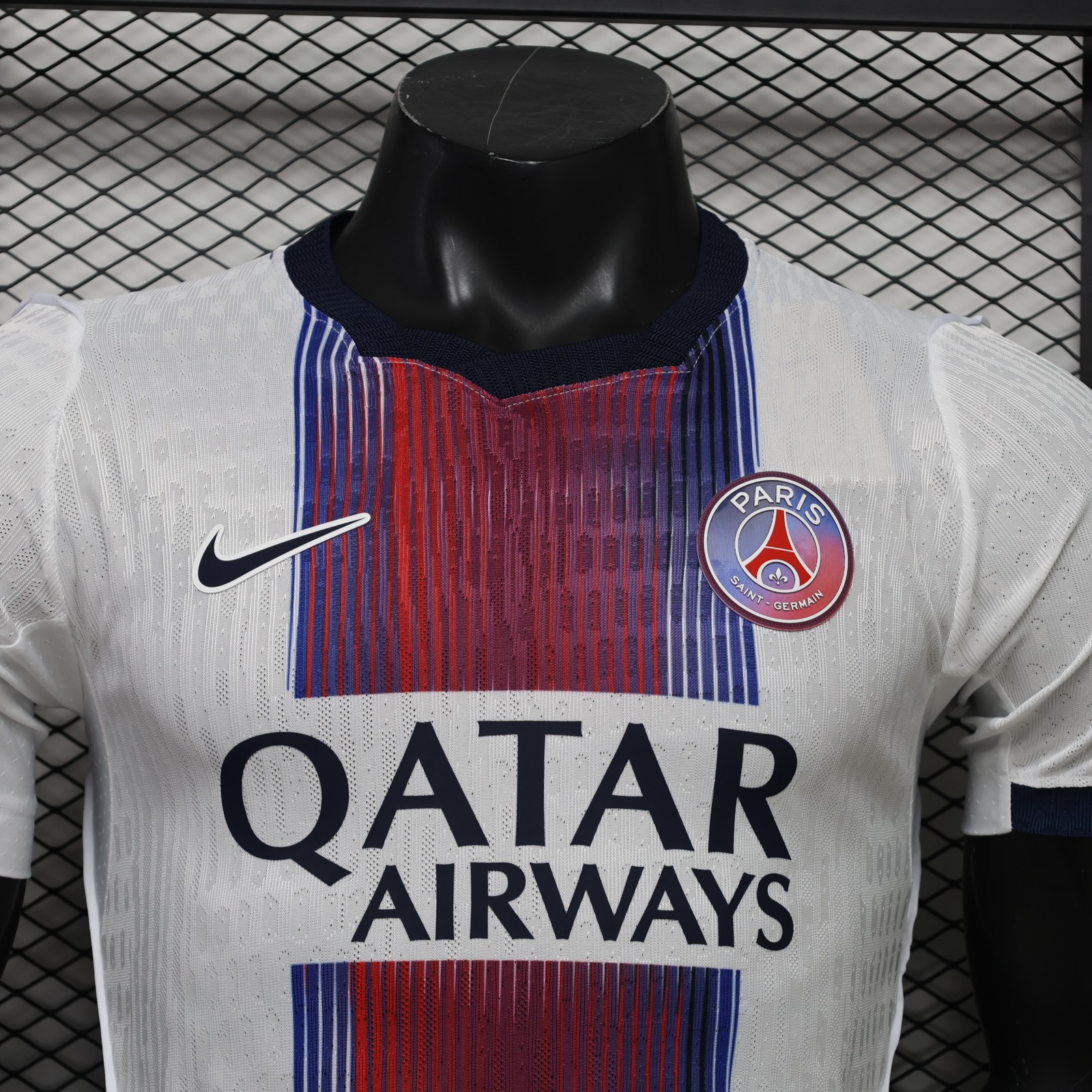 Paris Saint Germain Away 2026/27 jersey, photo 2 of 8