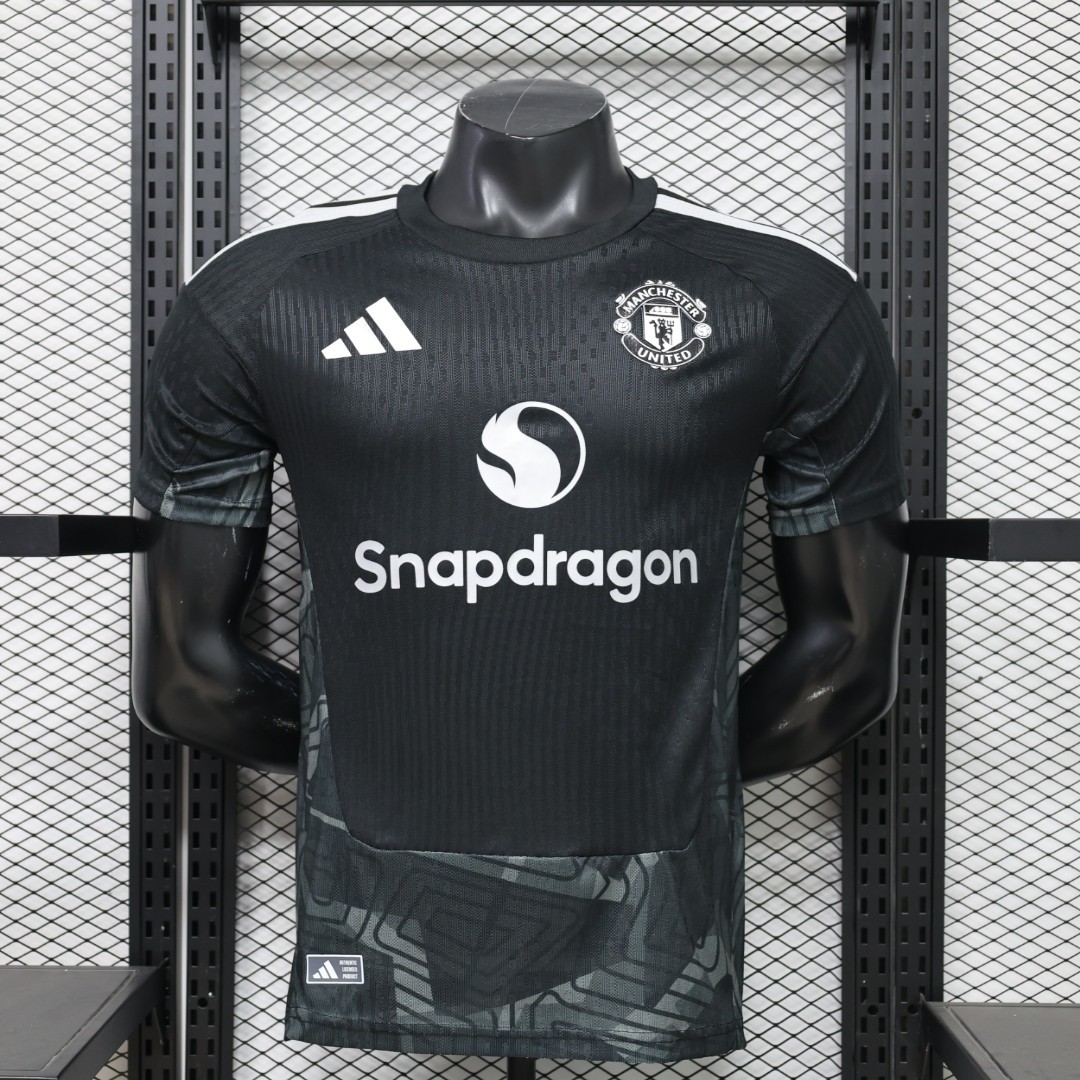 Manchester United FC Home Goalkeeper 2026/27 jersey, photo 1 of 10
