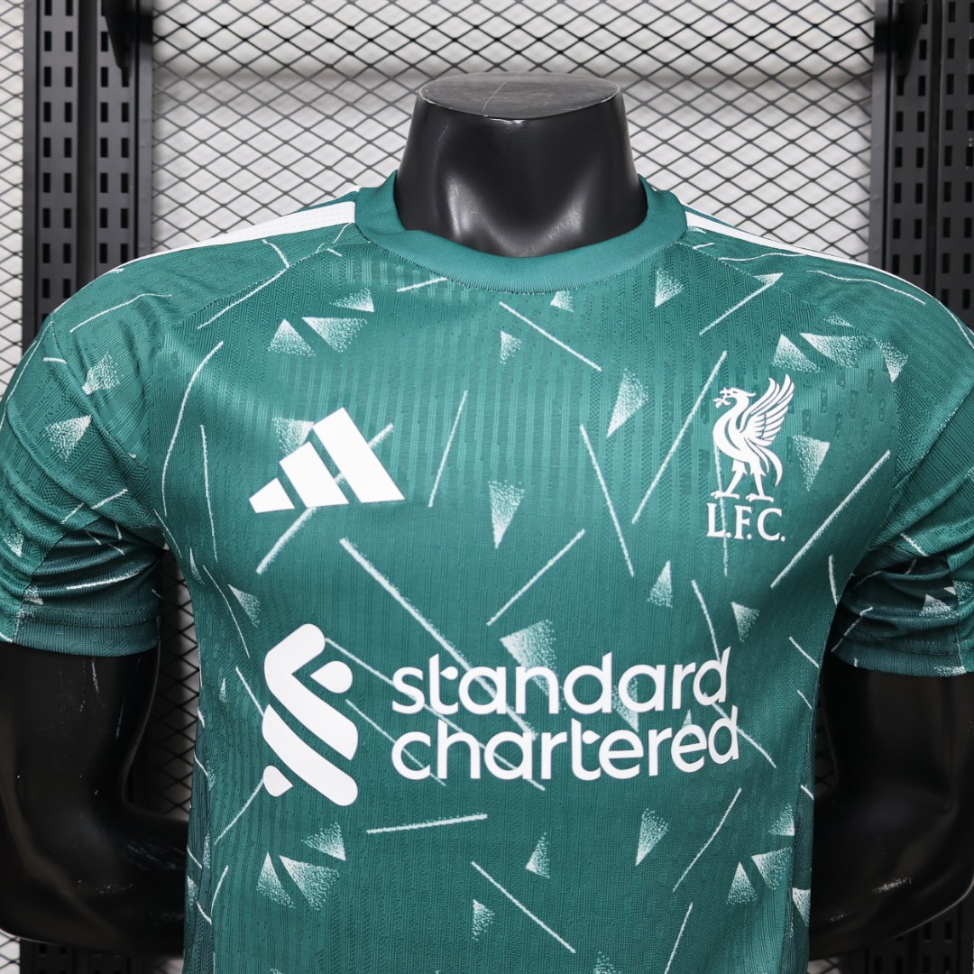 Liverpool FC Home Goalkeeper 2026/27 jersey, photo 2 of 9